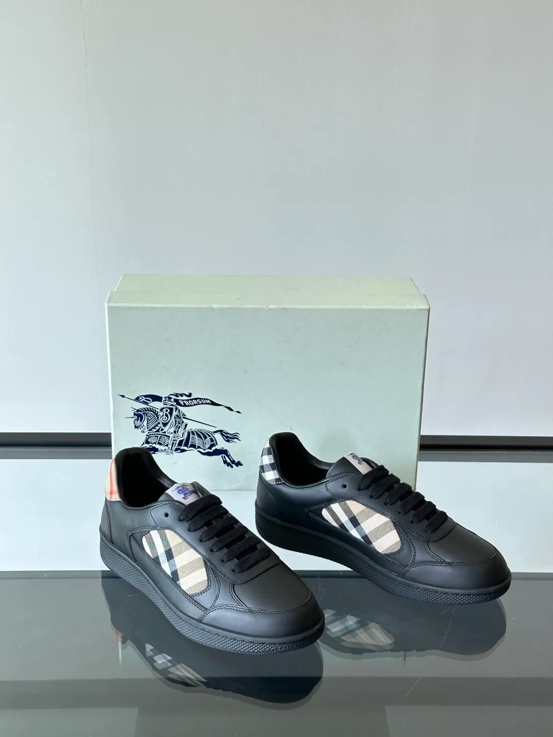 Men's shoes 💰p420 "Burberr＊" men's classic low-top sneakers, reinterpreted with Vintage retro plaid cotton and cowhide materials, decorated with a new brand logo. First-layer sheepskin lining, embossed Burberry lettering logo on the heel, T men's shoes 💰pU original outsole! Code number 38-44 (45 customized)